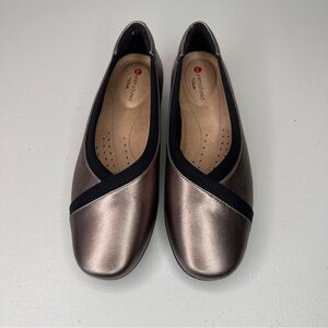 Clarks Darceyease2 Flats Women’s Size 6.5 M Pebble Metallic Leather Round Toe